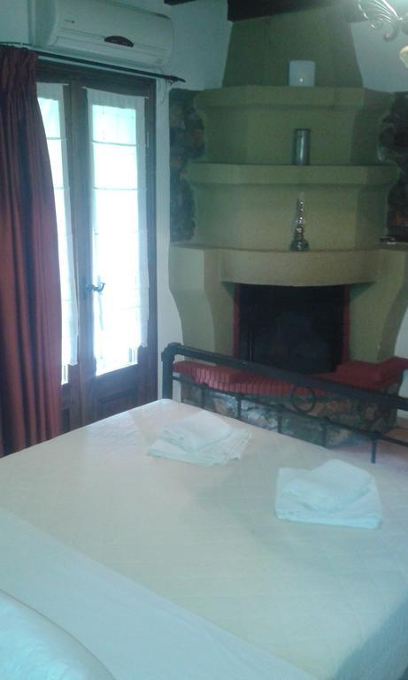 Traditional Guesthouse Archontoula パライオス・パンテレイモン エクステリア 写真